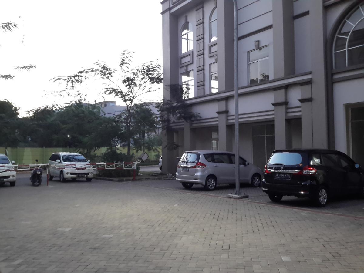 Grand Galaxy At Kalimalang Motel Bekasi Exterior photo